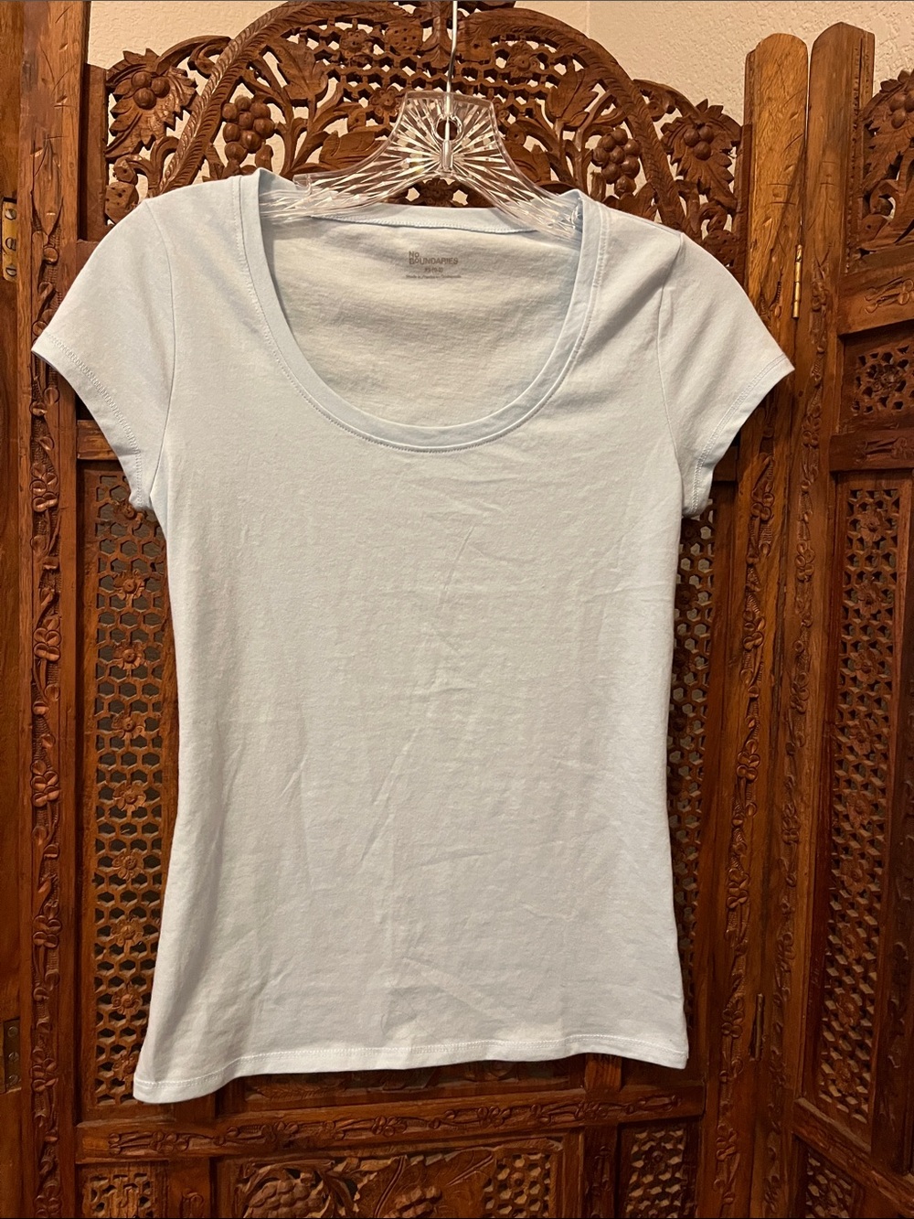 No Boundaries Women's Scoop Neck Tee in Light Blue-White